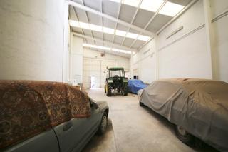 Nau industrial a Tomelloso. Nave industrial de 475m2 de superficie. puertas altas y grandes