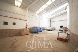 Nau industrial a Tomelloso. Nave industrial de 475m2 de superficie. puertas altas y grandes