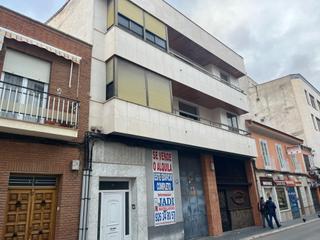 Pis a Valdepeñas. Vivienda en segunda planta con 239m2