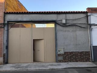 Terreny residencial a Tomelloso. Solar en venta con porche y aseo. 209m2 de superficie y uno 7 me