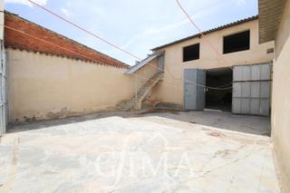 Casa a Argamasilla de Alba. Casa de dos plantas con 7 dormitorios y garaje muy amplio.