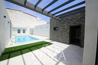 Maison à Tomelloso. Casa de planta baja con piscina propia y garaje con capacidad pa