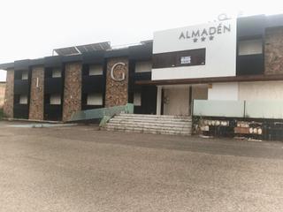 Edifici a Almadén. Edificio de dos plantas destinado a hotel en venta o alquiler