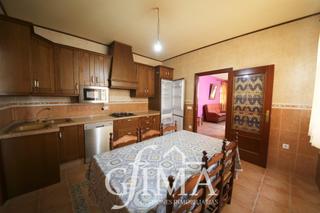 Xalet a Argamasilla de Alba. Casa con 1041 m2 de parcela en venta en argamasilla de alba