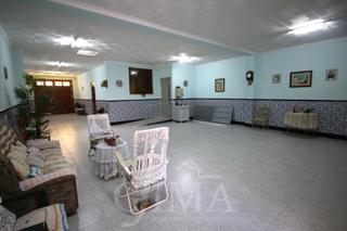 Casa a Tomelloso. Casa de dos plantas con ascensor, gran patio, cocinilla y garaje