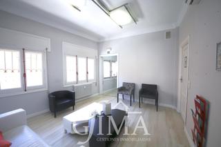 Local Comercial a Tomelloso. Local comercial o vivienda de 200 m2 en esquina en pleno centro