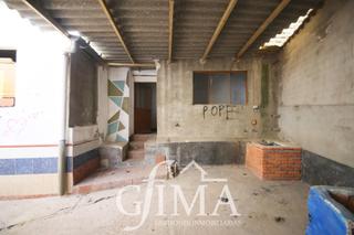 Casa a Campo de Criptana. Casa de dos plantas con 4 dormitorios y 1 baño en campo de cript
