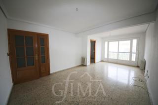 Pis a Tomelloso. Piso en venta con 3 dormitorios y 1 baño muy cerca del centro