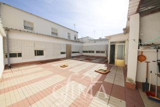 Casa a Argamasilla de Alba. 2 casas en 1 con patio, cocinilla y garaje