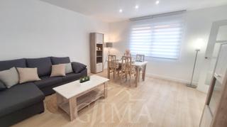 Casa adossada  Calle guarnicioneros. Casa adosada a estrenar con 4 dormitorios y 3 baños