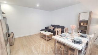 Casa adossada  Calle guarnicioneros. Casa adosada a estrenar con 5 dormitorios y 3 baños