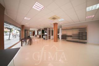 Lloguer Local Comercial a Tomelloso. Local en alquiler 200 mts.