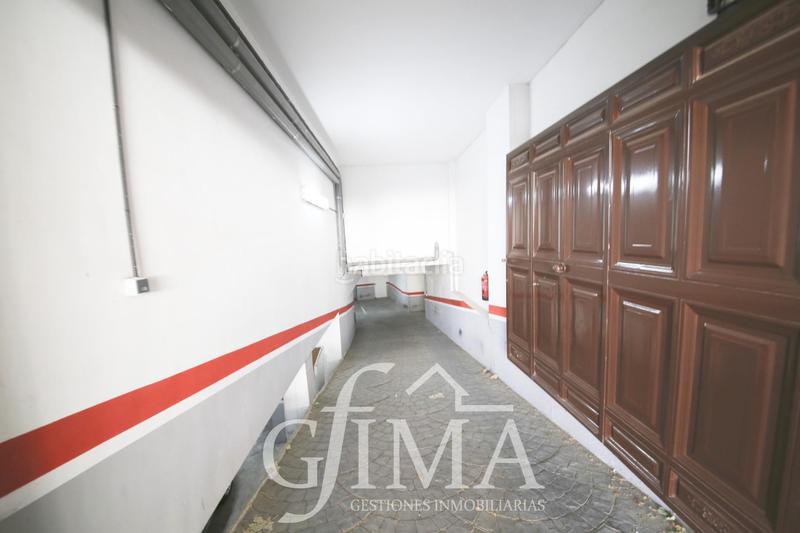 Foto 2ea9d2e1-931a-44d5-8052-7100bb8f2303. Parking voiture dans Tomelloso