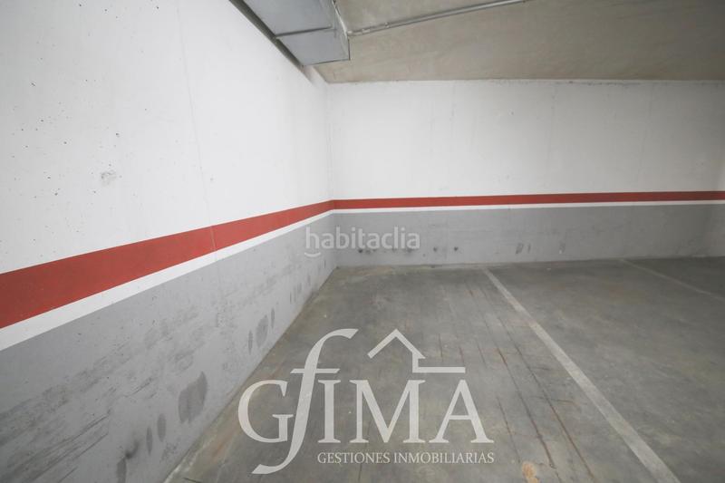 Foto d2263f90-d3e7-46a4-8dc3-423c2159fa90. Parking voiture dans Tomelloso