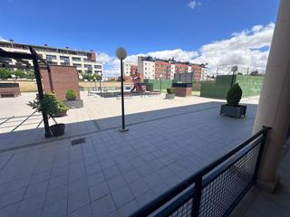 Pis a Nuevo Hospital. Se vende piso nuevo con plaza de garaje en el hospital