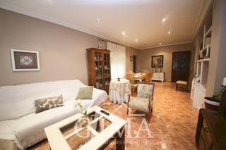 Casa a Tomelloso. Casa de planta baja con 3 dormitorios, 2 baños y garaje