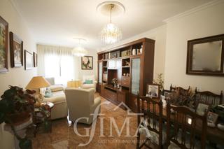 Piso en Tomelloso. Piso de 3 dormitorios, 2 baños y plaza de garaje en el centro