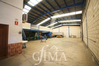 Rent Industrial building in Tomelloso. Nave en alquiler por el polígono industrial con 500 m2 de parcel