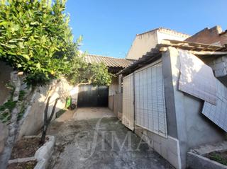 Casa a Ruidera. Casa en venta en ruidera con 6 dormitorios y un local comercial