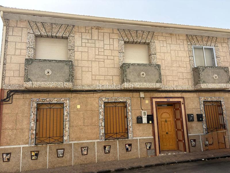 Foto b32e7bbb-c79a-423a-ab35-86a1aa7d5cb5. Casa adossada amb aparcament a Alcolea de Calatrava