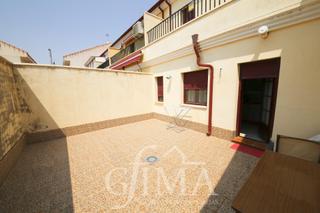Maison jumelée à Tomelloso. Casa adosada con patio y garaje junto a avda juan carlos i