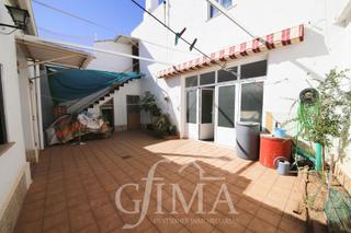 Casa in Tomelloso. Casa planta baja con patio, garaje y cocina campera próxima a av