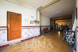 Casa a Tomelloso. Casa independiente con cochera amplia y 4 dormitorios