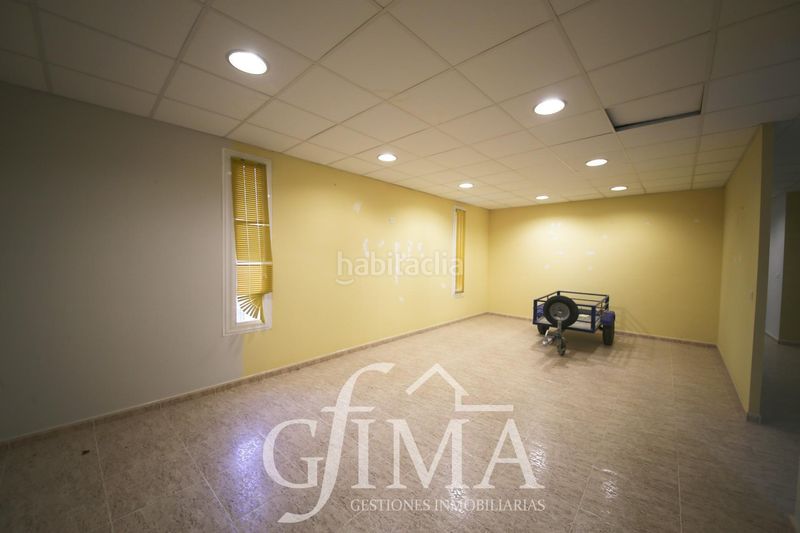 Foto a3a3e893-aac9-49a3-bba9-c4906886de12. Edificio  de dos plantas con negocio rentable y alquiler con opción a compra en Tomelloso