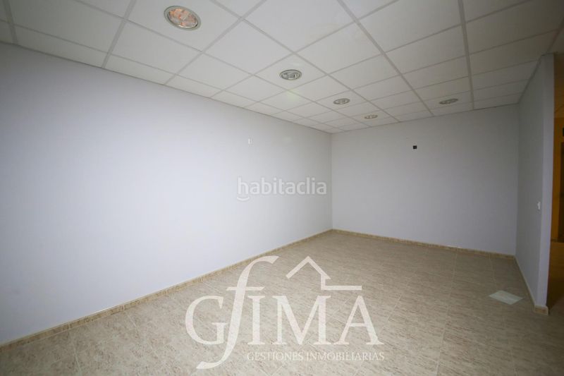 Foto aefe7bbb-fc61-4e17-ba19-a237d548700d. Edificio  de dos plantas con negocio rentable y alquiler con opción a compra en Tomelloso