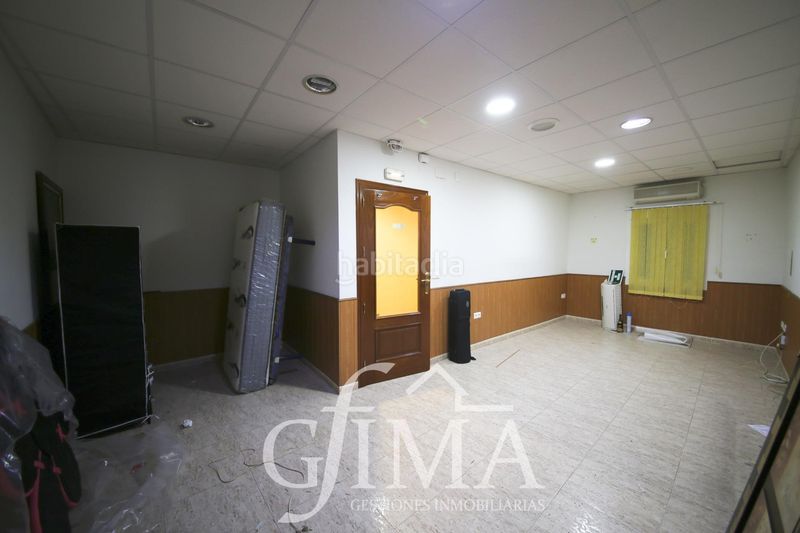 Foto c3abb67e-4cbd-4e8f-a1f5-92288bddc1cf. Edificio  de dos plantas con negocio rentable y alquiler con opción a compra en Tomelloso