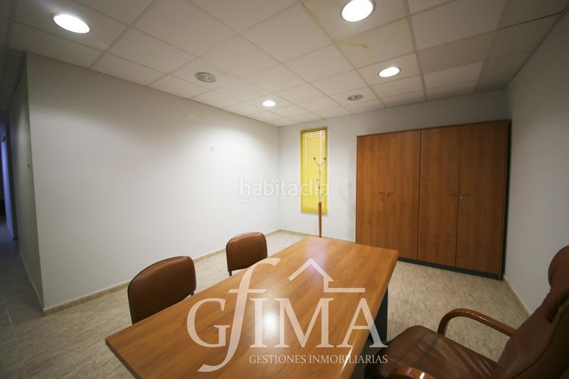 Foto d153ffaa-4b25-4f92-9f80-2164a2302122. Edificio  de dos plantas con negocio rentable y alquiler con opción a compra en Tomelloso