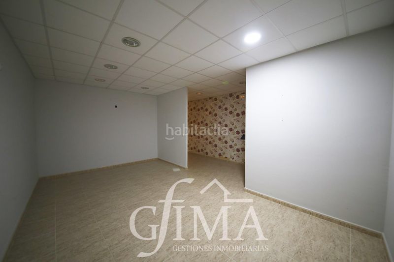 Foto e8e77ff1-3ccc-44fe-b48b-72adfa8c3e9b. Edificio  de dos plantas con negocio rentable y alquiler con opción a compra en Tomelloso