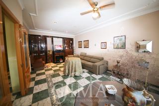 Casa a Tomelloso. Casa de planta baja con 3 dormitorios, patio y garaje