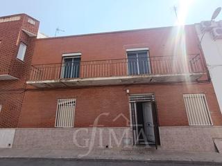 Maison à Valdepeñas. Casa de dos plantas para reformar en valdepeñas.
