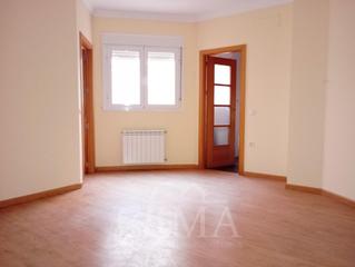 Piccolo appartamento in Valdepeñas. Apartamento en valdepeñas en venta con garaje y trastero