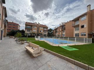 Pis a Puerta de Toledo - Atalaya. Se vende piso seminuevo con piscina en zona universitaria