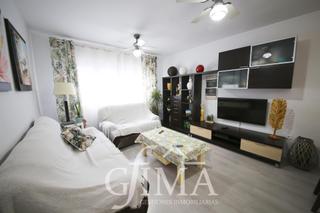 Maison jumelée à Tomelloso. Casa adosada con 3 dormitorios, garaje y patio. completamente am