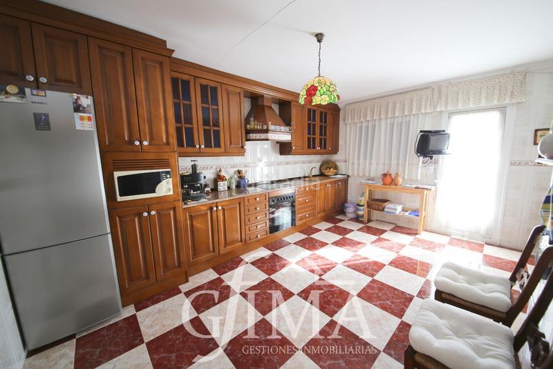 Foto 4b567622-df10-45b9-8344-eb2c74daa7ab. Semi detached house with heating parking in Tomelloso