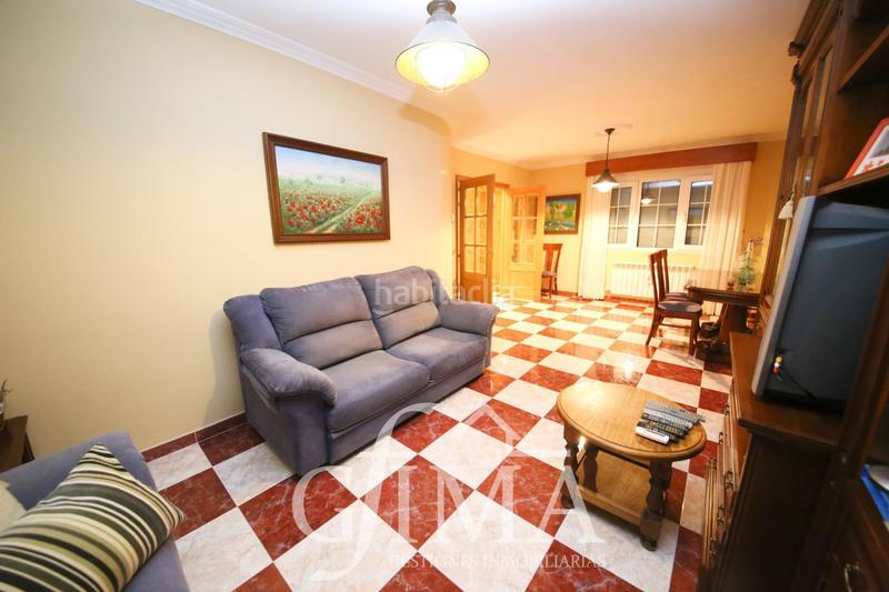 Foto a4392c1a-14f8-46df-a1cd-370a57c94236. Semi detached house with heating parking in Tomelloso