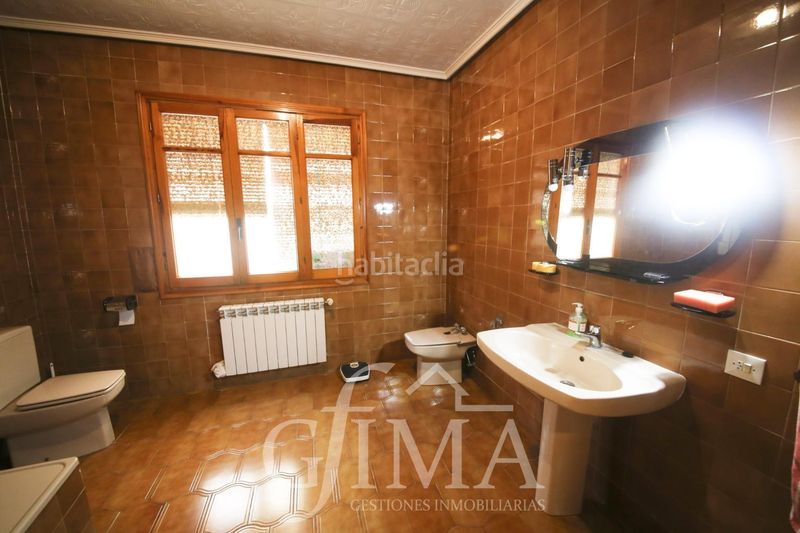 Foto 0f1778e6-1d57-4e51-bc8f-0b2d1fdb50ae. Casa amb calefacció aparcament a Tomelloso