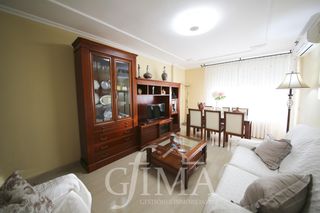 Pis a Tomelloso. Piso de 118m2 céntrico, con 4 dormitorios, dos baños y plaza de