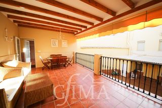 Casa a Tomelloso. Casa de dos plantas con patio, garaje, cocinilla y mucho más