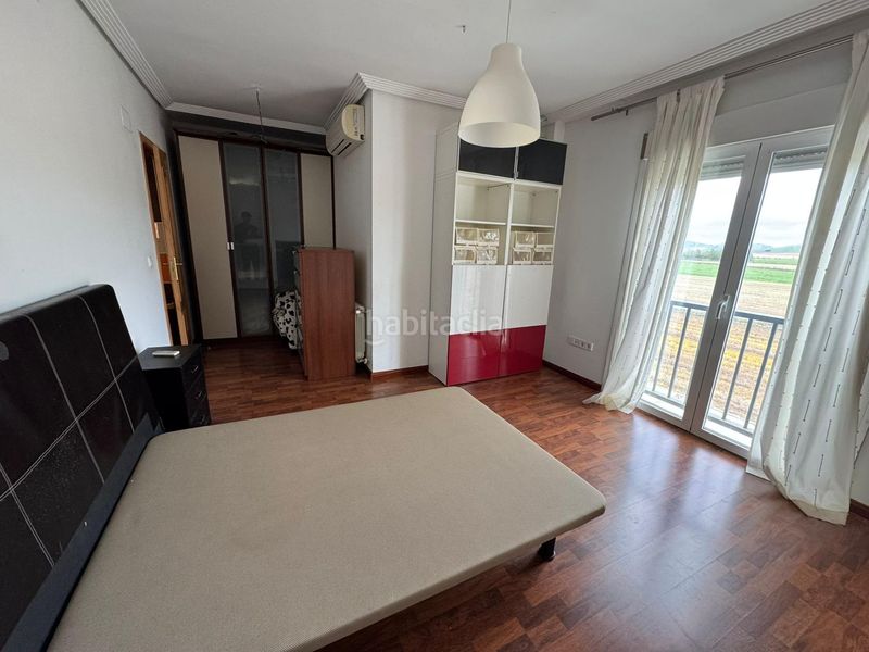 Foto 48d0612f-19e0-4ea8-a540-3a7bcd8bbf6c. Casa adossada amb calefacció aparcament piscina a Poblete