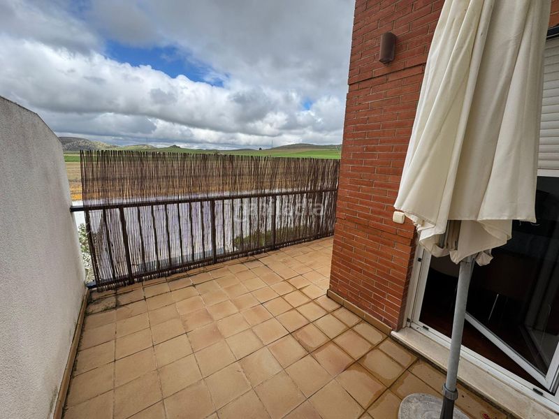 Foto 53a90eb1-ced1-4b8a-9ea3-7b1eac068ea6. Casa adossada amb calefacció aparcament piscina a Poblete