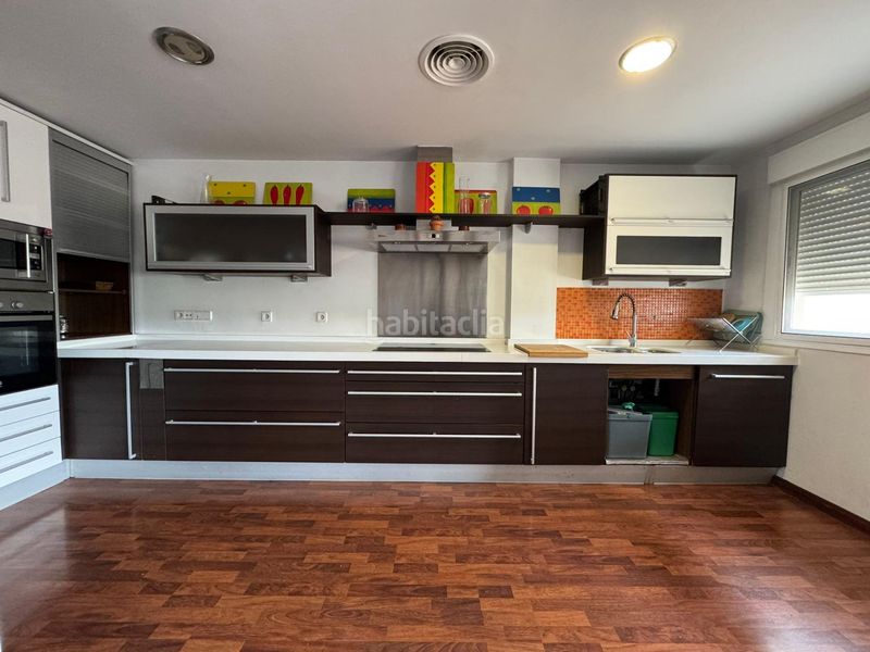 Foto ca793882-e5f1-47a7-b1ed-362330d4196b. Casa adossada amb calefacció aparcament piscina a Poblete