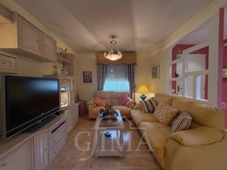 Casa adossada a La Guija. Chalet adosado con gran patio y espacios extra para disfrutar