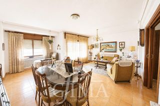 Pis  Pintor lopez torres. Piso de 4 habitaciones y 2 baños en cpintor lopez torres