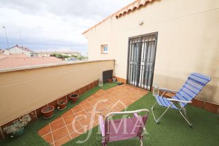 Reihenhaus  Calle oasis. Adosado en coasis 4 habitaciones y 3 baños