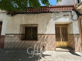 Terreny residencial  Calle doña crisanta. Casasolar situada en plena cdña crisanta a un buen precio. 156m2