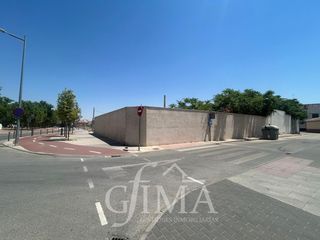 Terreny residencial  Socuellamos. Solar en venta en calle socuéllamos, junto al centro comercial